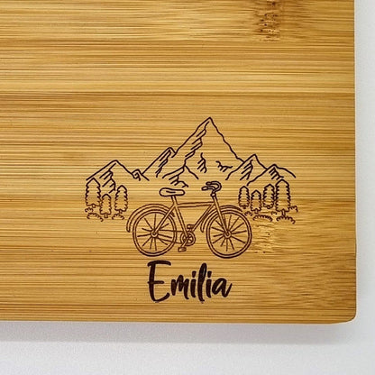 Frühstücksbrett personalisiert aus Bambus Holz mit Namensgravur und Fahrrad